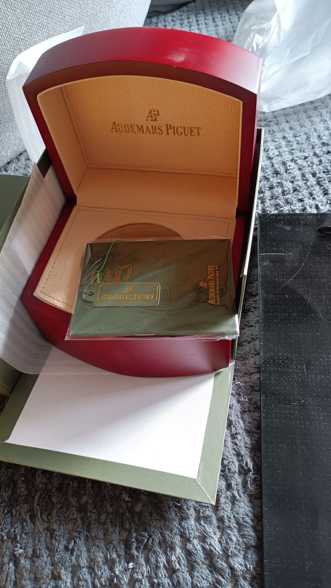 AP eleganckie pudełko na zegarek plus dodatki książeczki torebka