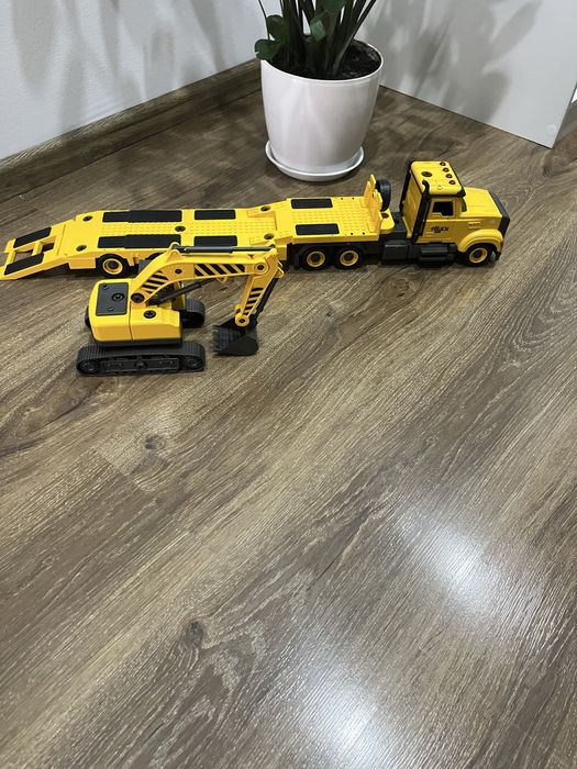 Автоконструктор вантажівка-тягач із ескаватором          іОТАМАNKO