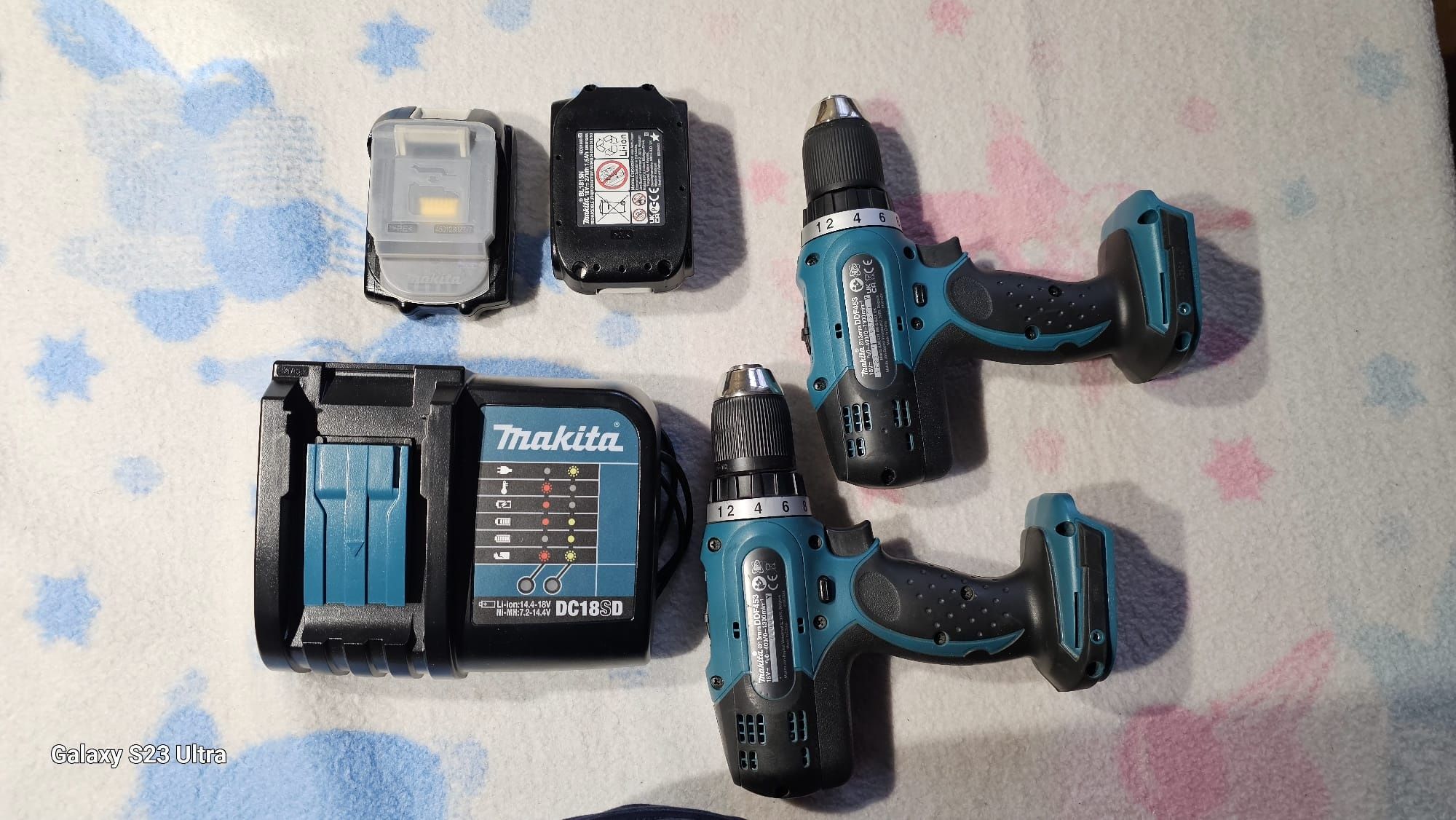 Zestaw dwóch wkrętarek Makita DDF 453