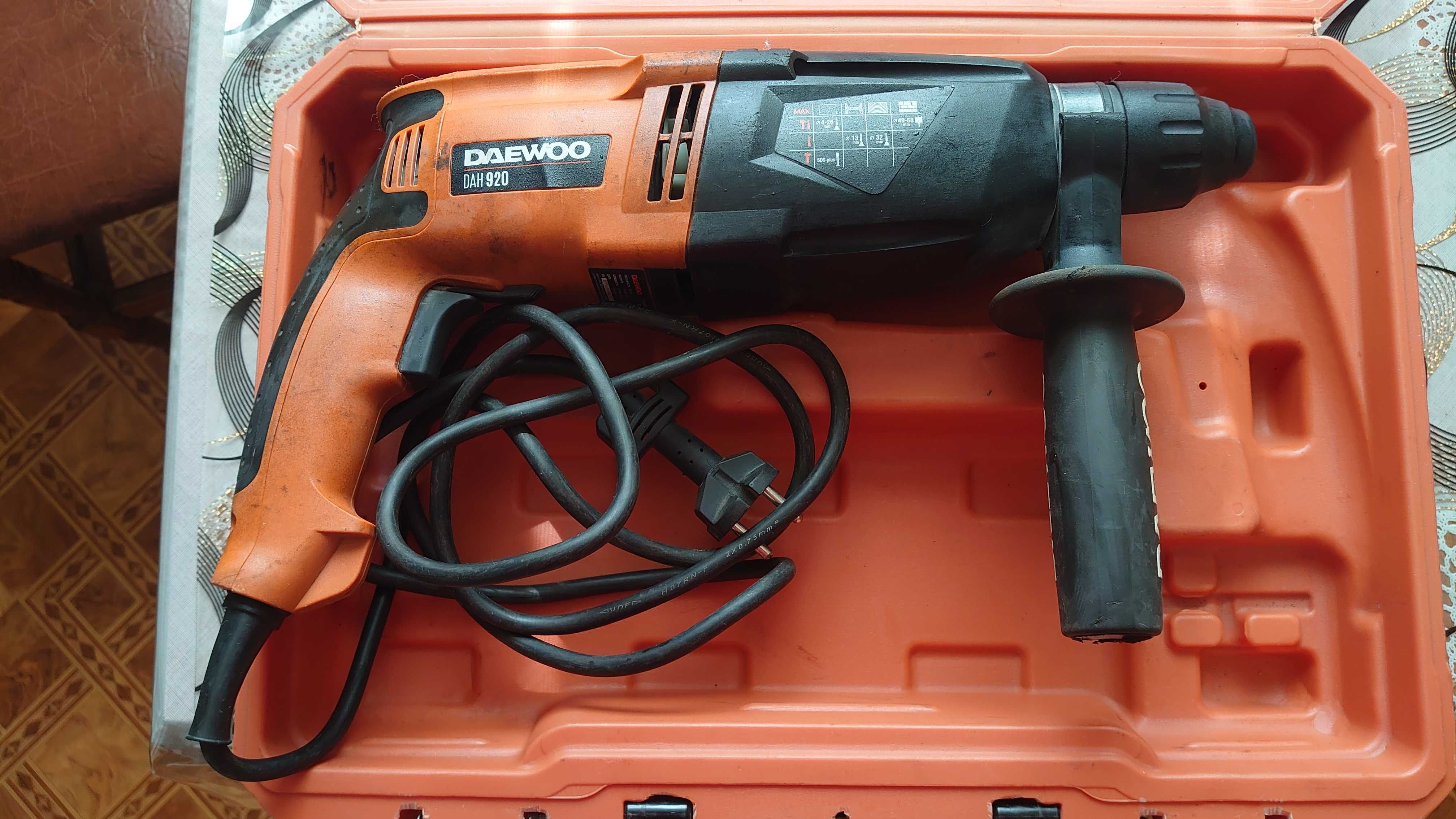Перфоратор DAEWOO DAH 920 + Набор буров Bosch Robust Line SDS-Plus-7X