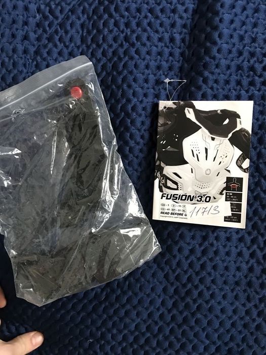 Моточерепаха с Защитой  Шеи LEATT FUSION 3.0 WHITE