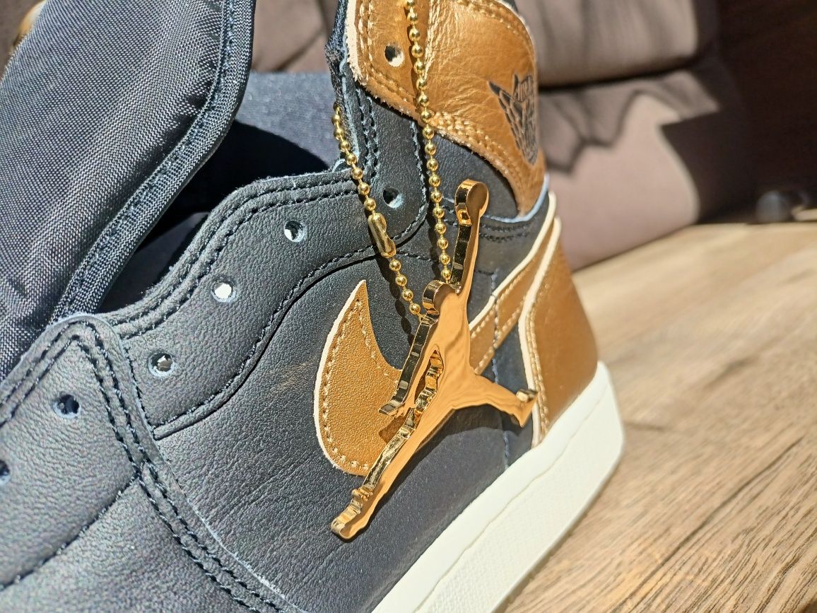 Air Jordan 1 High Retro OG Black Gold r.42.5