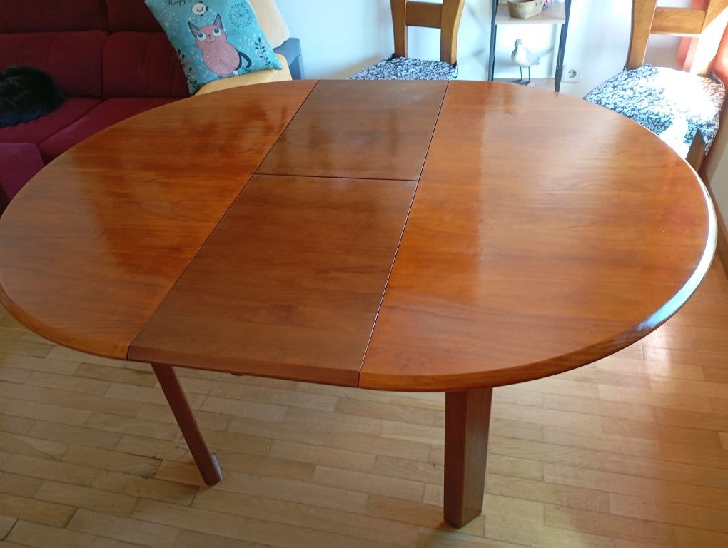 Mesa de jantar c/ cadeiras e aparador