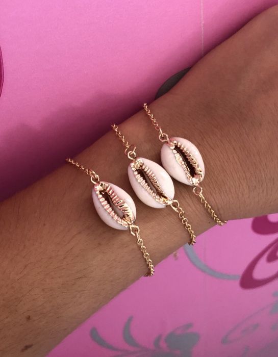 Pulseira Dourada com Concha / Búzio