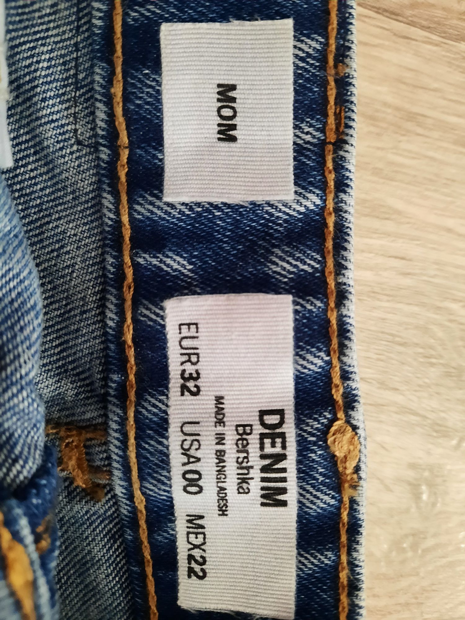 Крутые джинсы Bershka МОМ 32 размер (ххс-хс )
