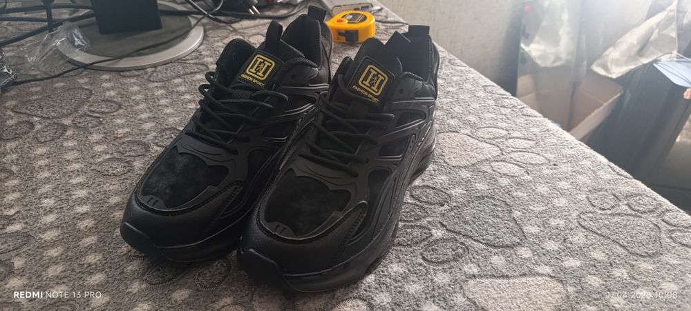 Не підійшов розмір трохи малі 41 по стелькі 26.5  42 по стелькі 27 см