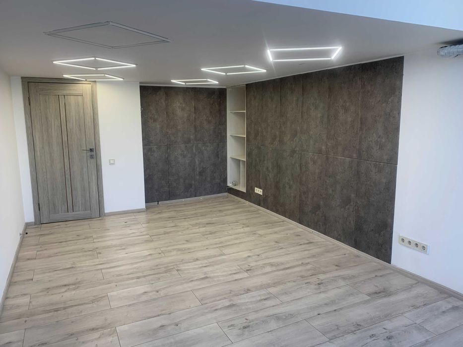 Отличный офис 23 кв.м. с кондиционером и панорамным видом на Позняках!