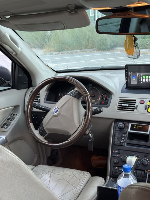 Продам Volvo XC90