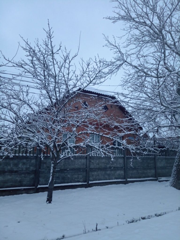 Дім з гаражем та альтанкою!