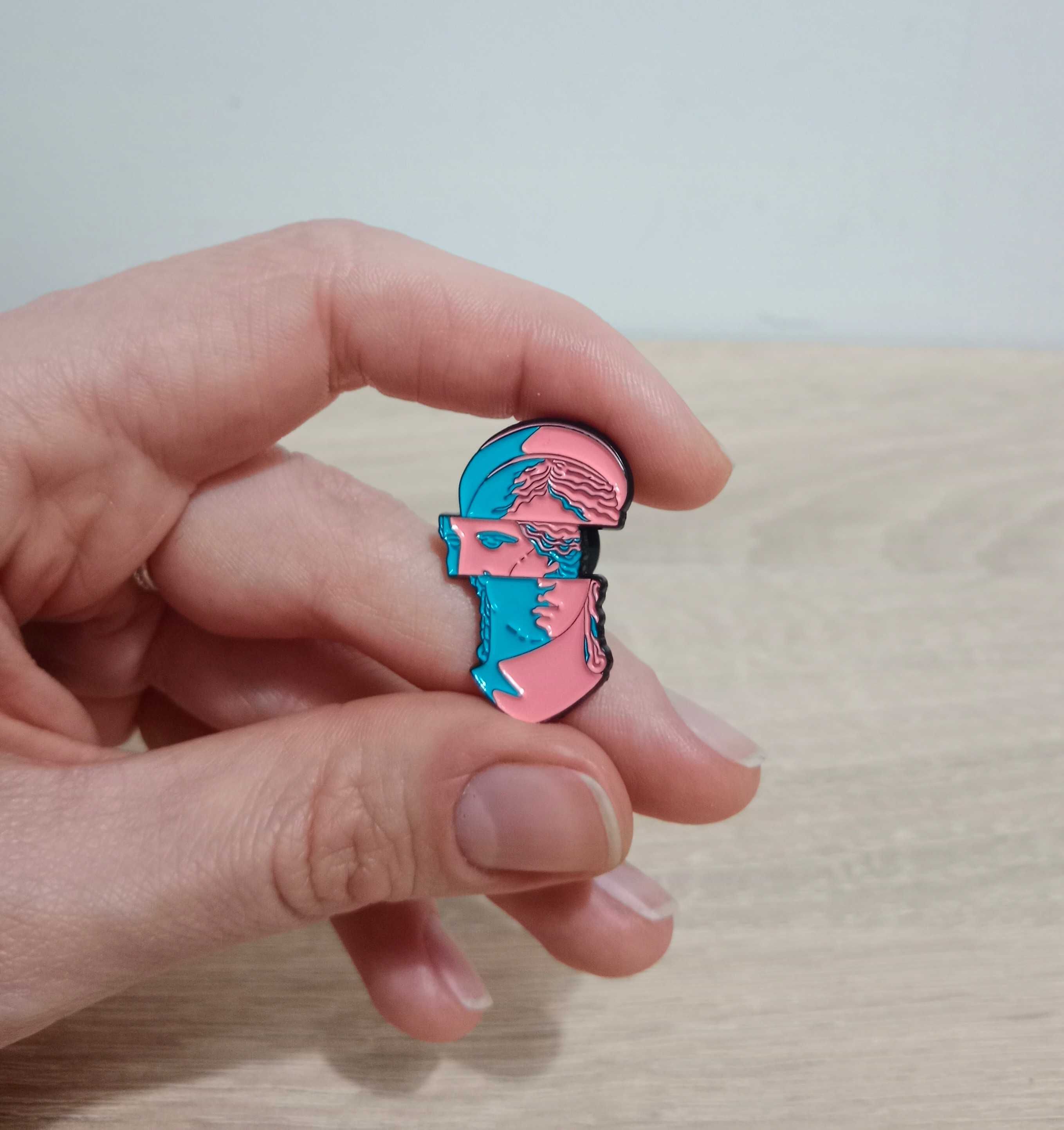 Przypinka pin broszka art sztuka psycho vintage rzeźba