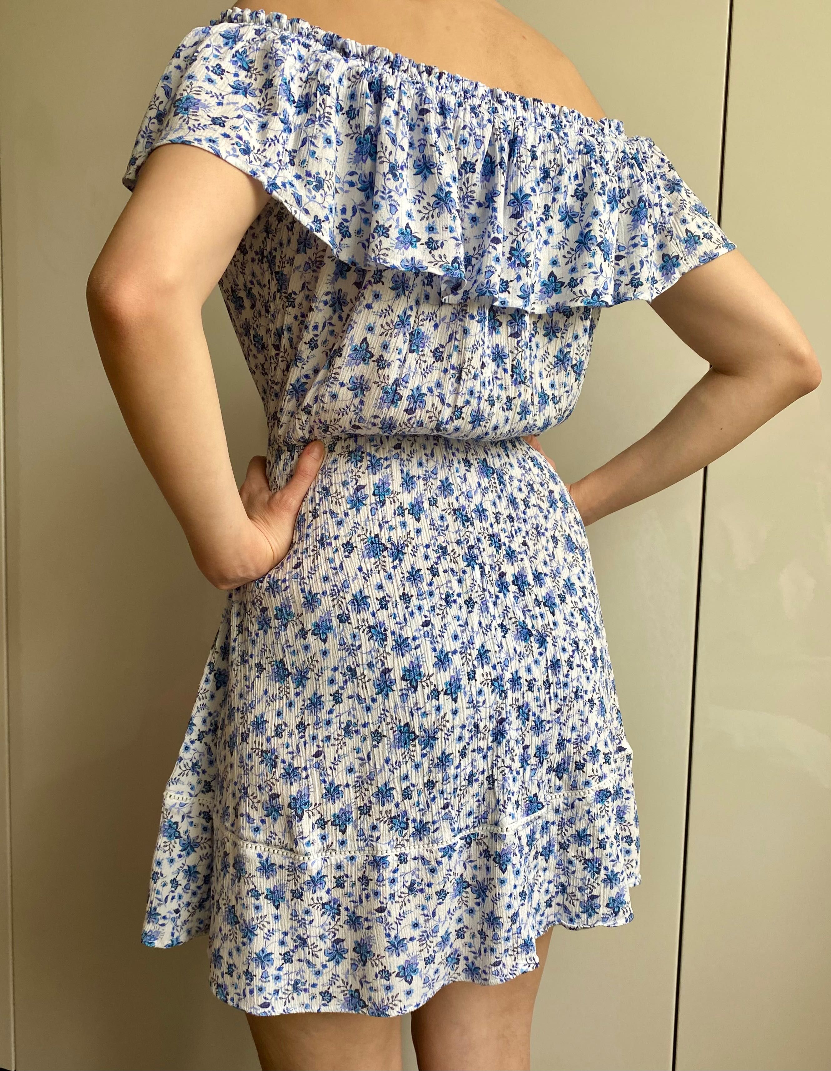 H&M biała sukienka hiszpanka odkryte ramiona niebieskie kwiaty 36