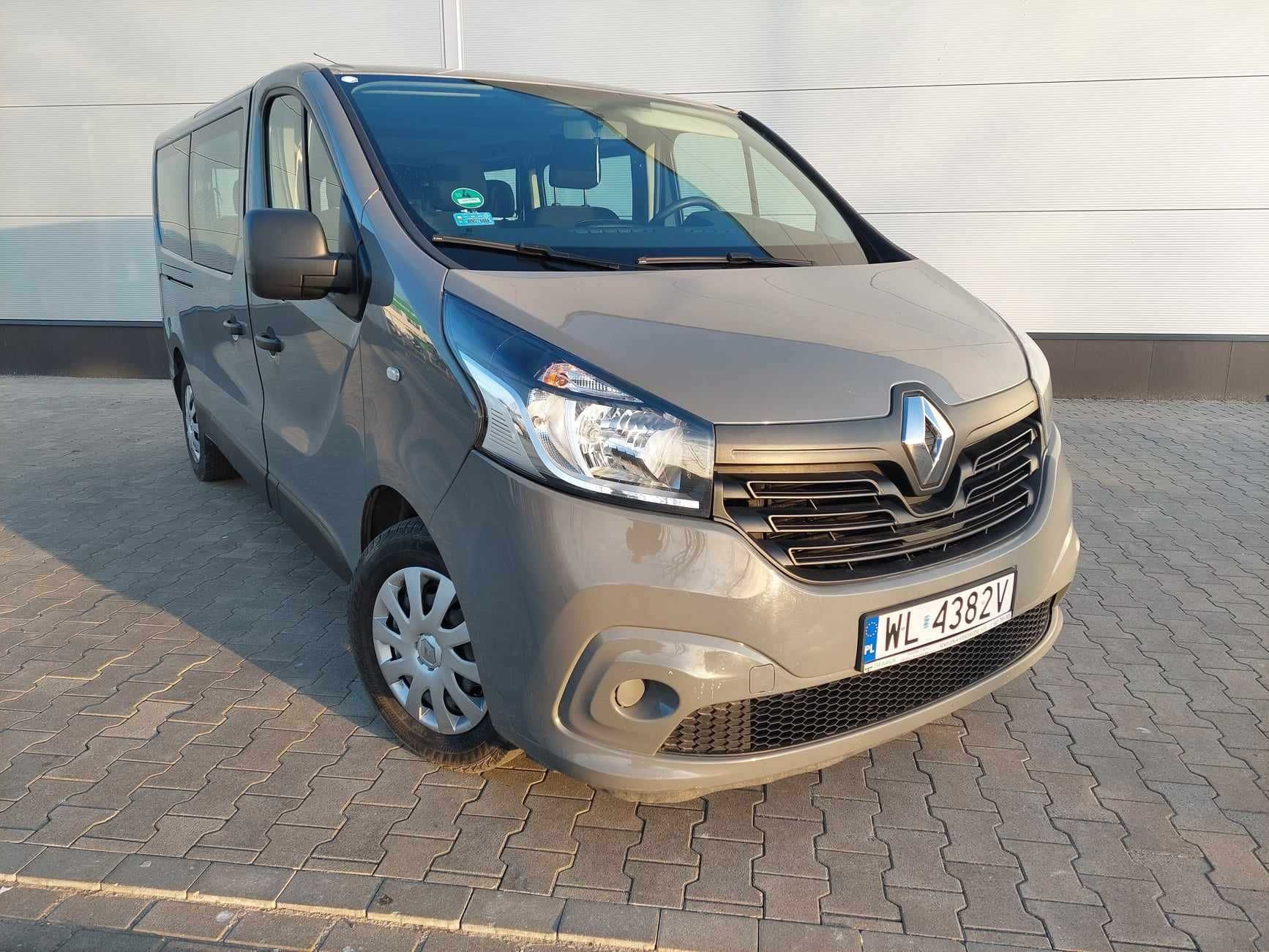 Długoterminowy wynajem busa 9 osobowego Renault Trafic