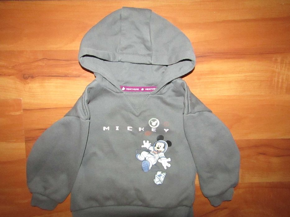 Детский спортивный костюм фирмы " Disney "  на ребенка 12 - 18 месяев
