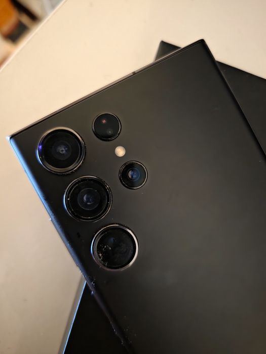 Samsung Galaxy S23 Ultra - 256GB / 8GB
