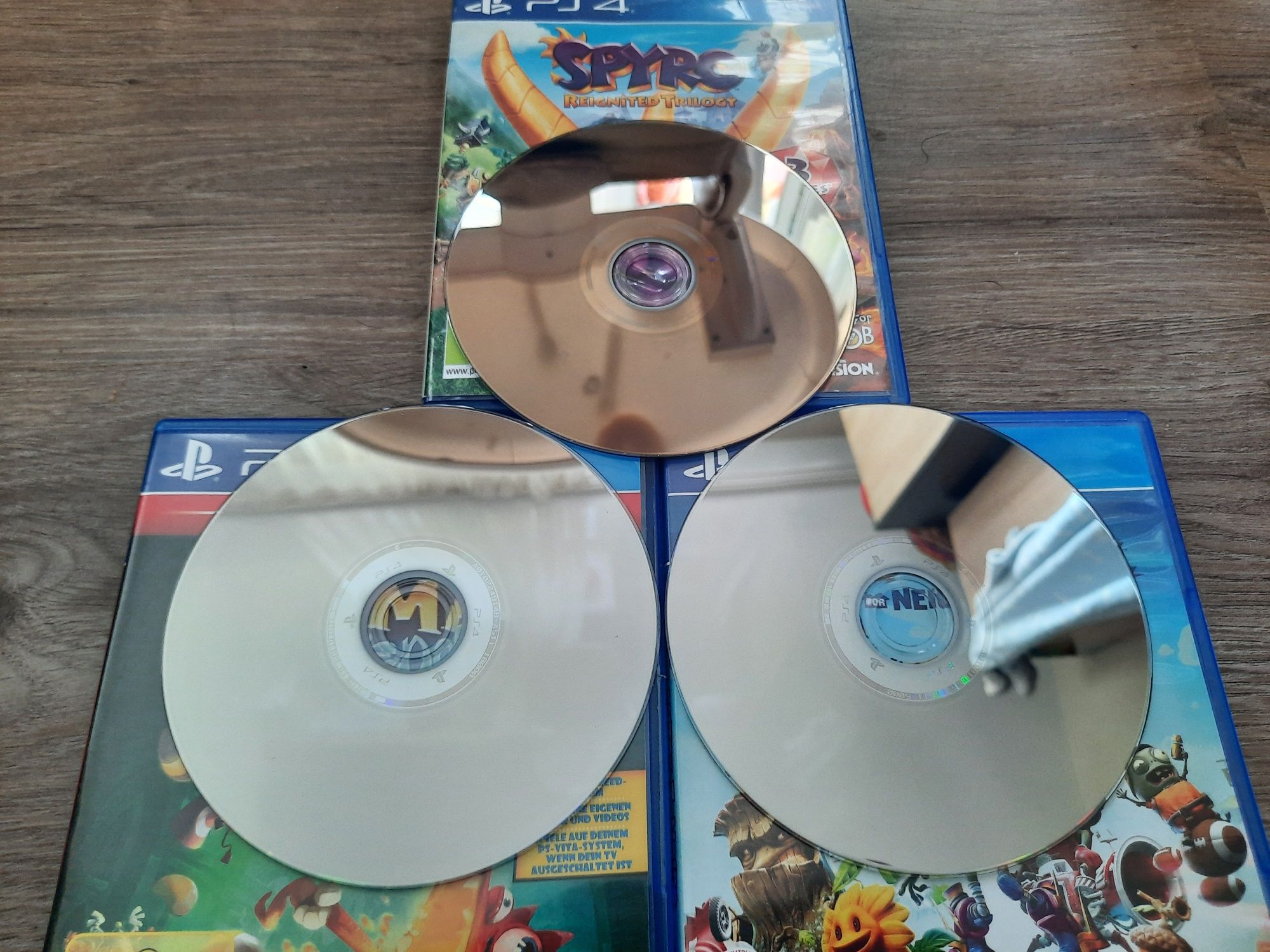 Ігри для PS4/5: Spyro 3в1, NFS Heat, Lara Croft, Rayman, Plants vs Zom