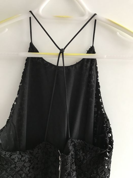 Czarna elegancka sukienka z Zary