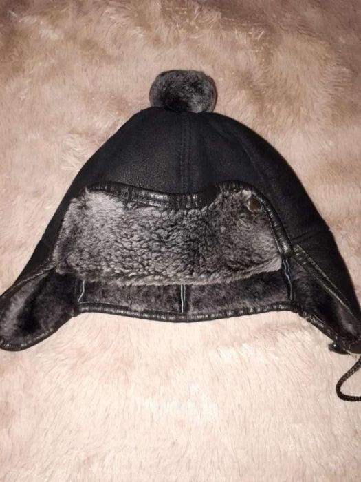 Дубленка натуральная на мальчика,в подарок шапка.