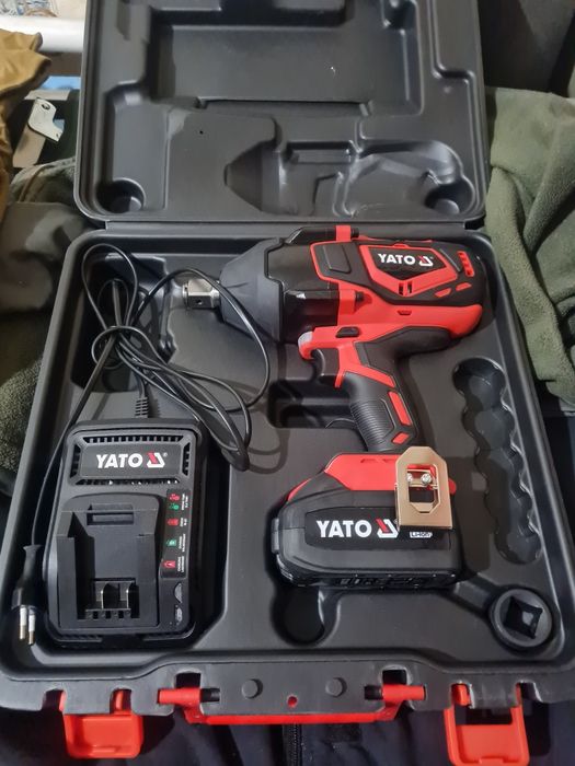 Гайковерт акумуляторний ударний YATO YT-828075 ( 18 В 3/4" 2000 Нм )