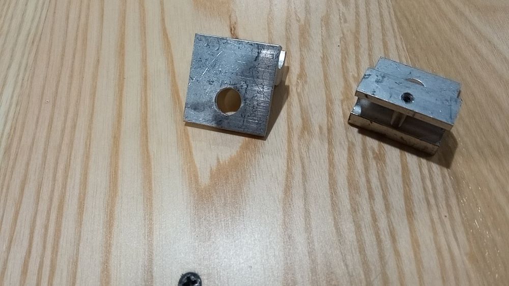 Zacisk do przewodu uziemiającego PV na śrubę M10