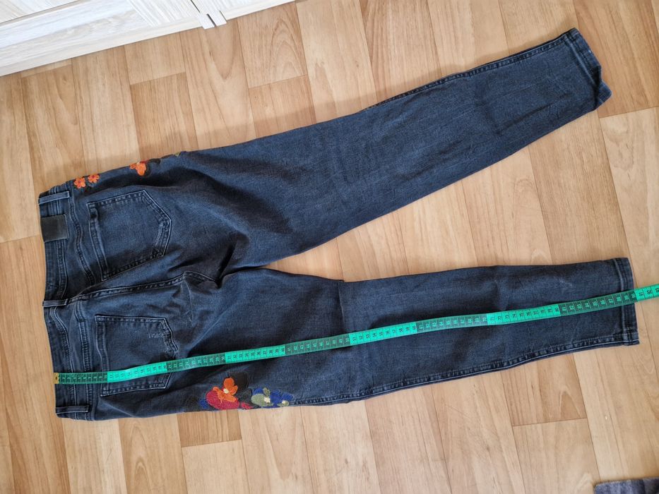 Spodnie Zara z motywem kwiatów rozmiar 38