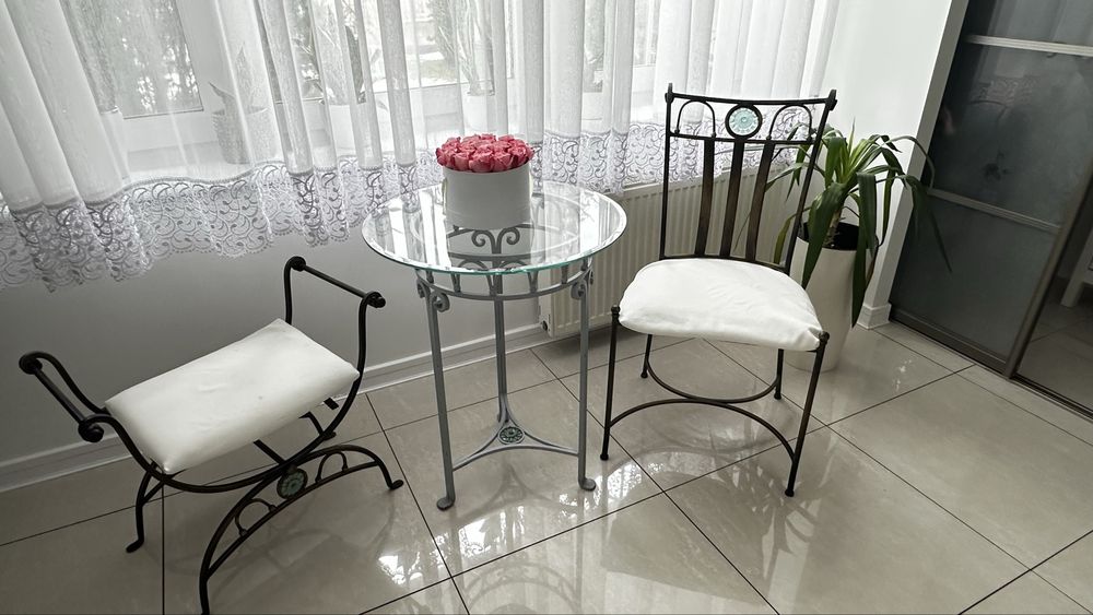 Komplet mebli kutych ze szkłem – konsola, lustro, stolik, krzesła