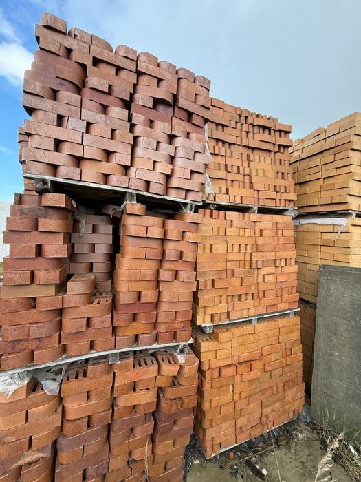 Cegła, cegła klinkierowa, pustaki, belit, bloczki betonowe, szalunki