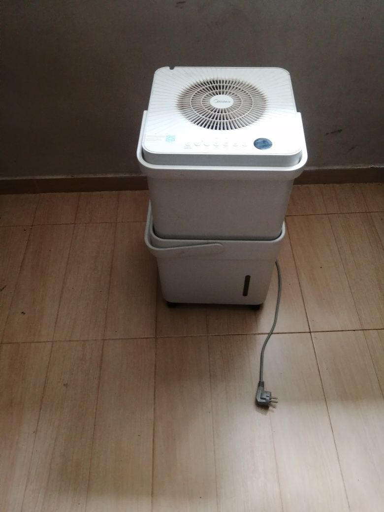 Desumificador Midea Cube 20L