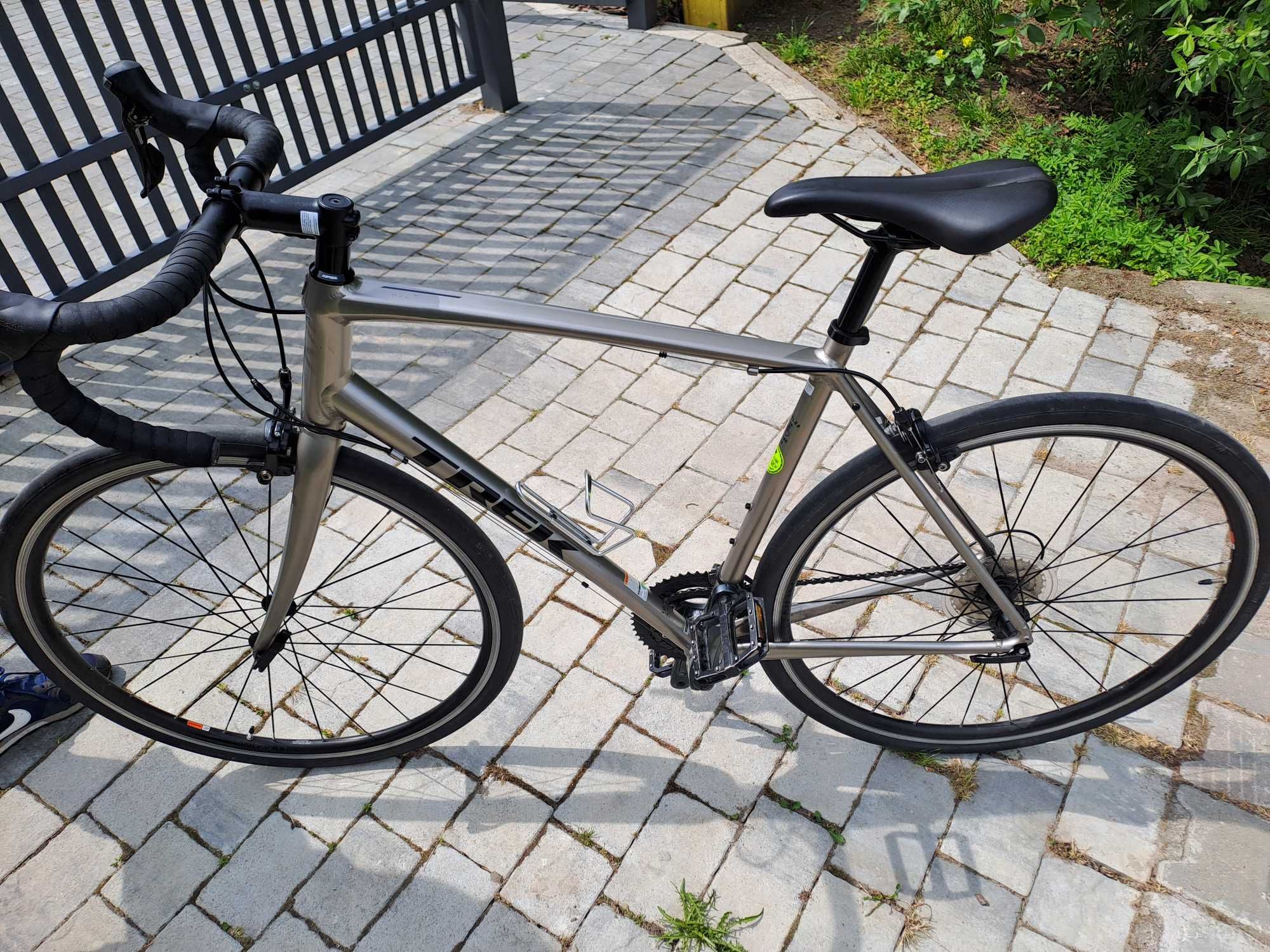 Rower szosowy TREK DOMANE AL 4 carbon