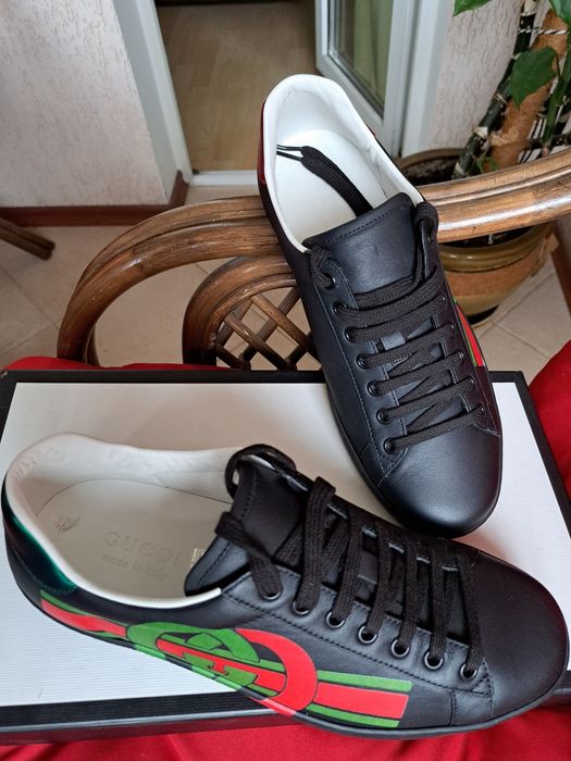 Кроссовки фирменные