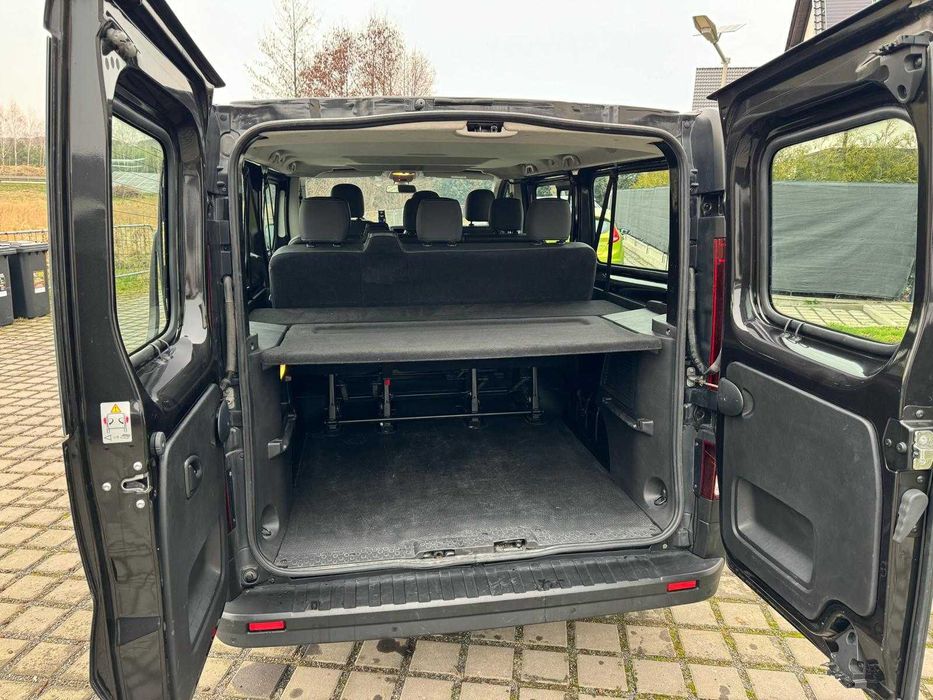 Wynajem busa osobowego Renualt Trafic Long 9-cio osobowy