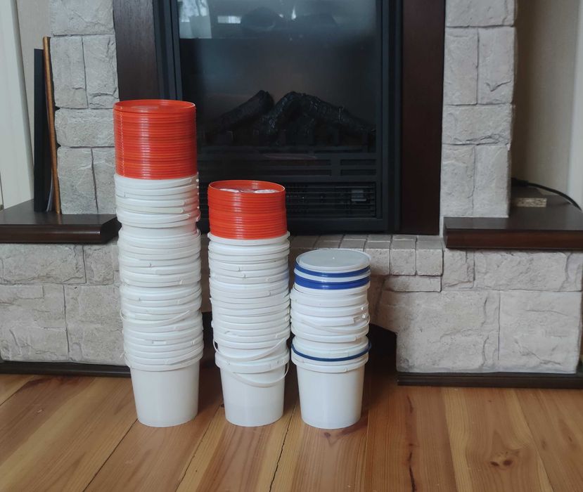 Відро з кришкою 1 л / відра 1 л / ведро 1 л є прозорі і білі