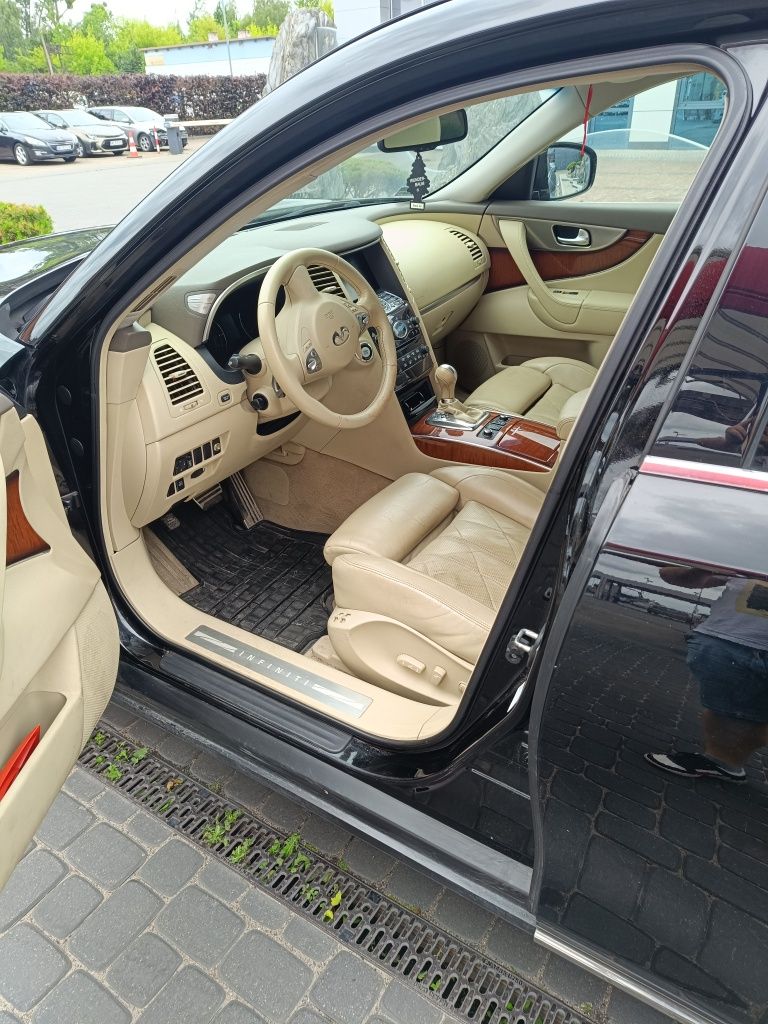 Infiniti FX50 390 KM Stan bardzo dobry