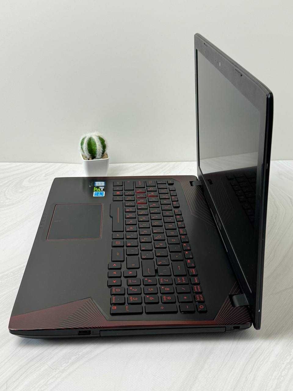 Asus FX553V i5-7300HQ 8ram ssd 256 Geforce 1050TI 2gb DDR5