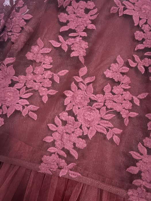 Плаття марсала з фатіном