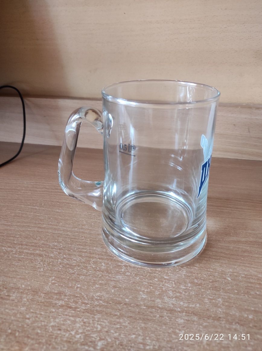 Стеклянные бокалы