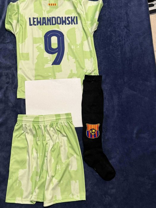 Lewandowski - Barcelona - Strój piłkarski z getrami 134cm