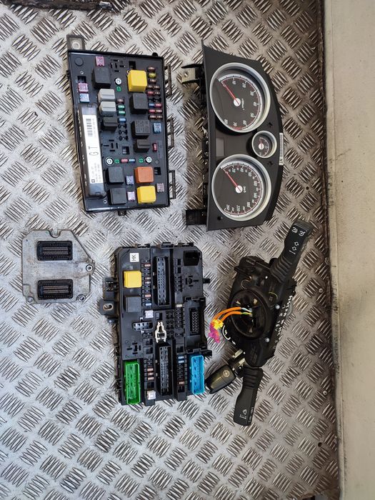 Opel Astra III H 1.8 16V komputer stacyjka immobiliser licznik