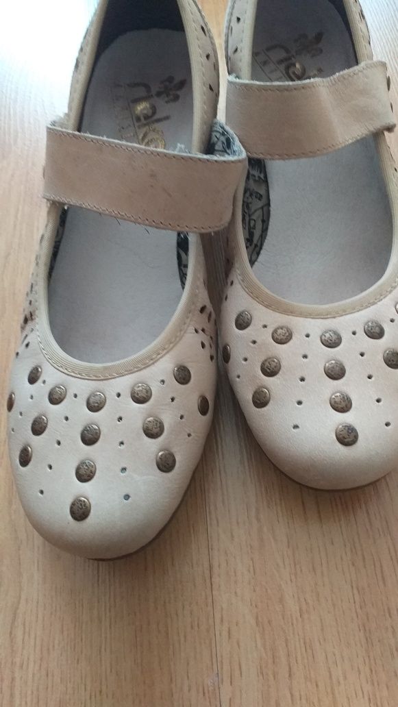 Buty 37 Rieker na niskim obcasie beż pasek na rzepa