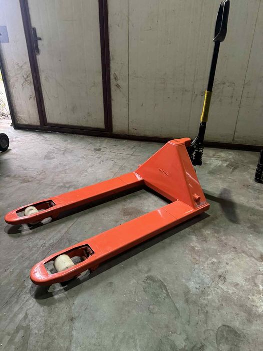 Paleciak ręczny Toyota BT Lifter