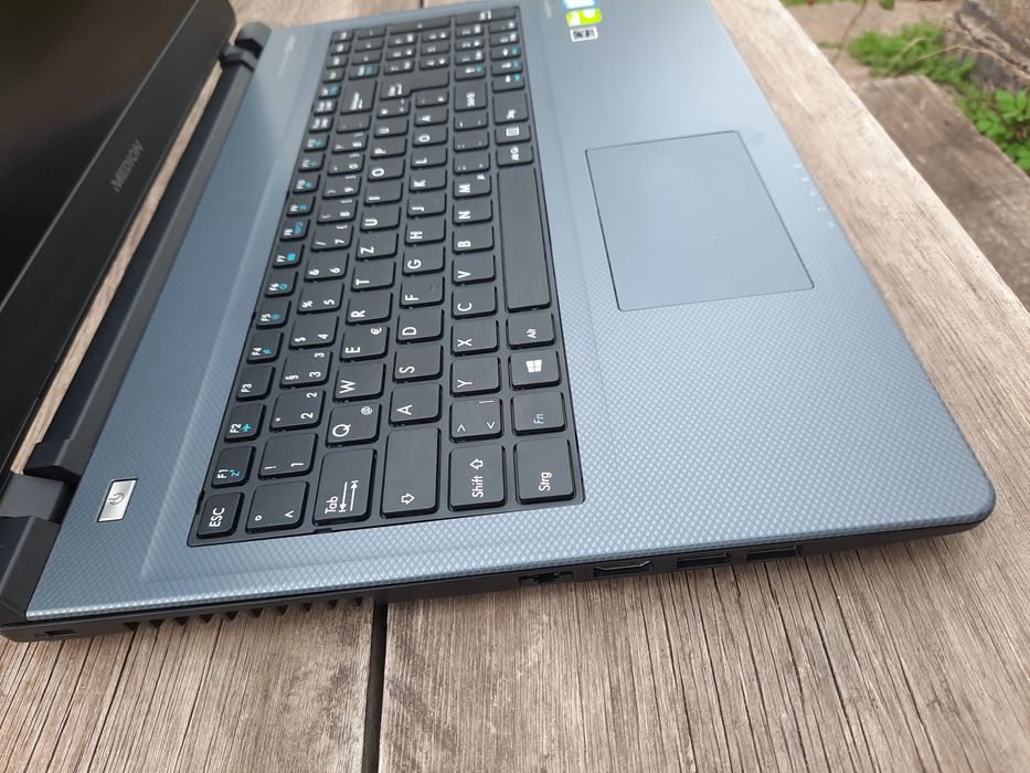 Ноутбук Medion p6670 md99960 i5-6200u 2gb GeForce 940MX не рабочий