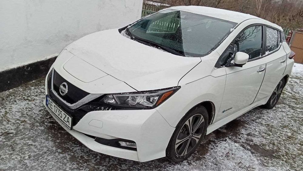 белый nissan leaf 40 квтч SV модельный 2019 43т км из usa