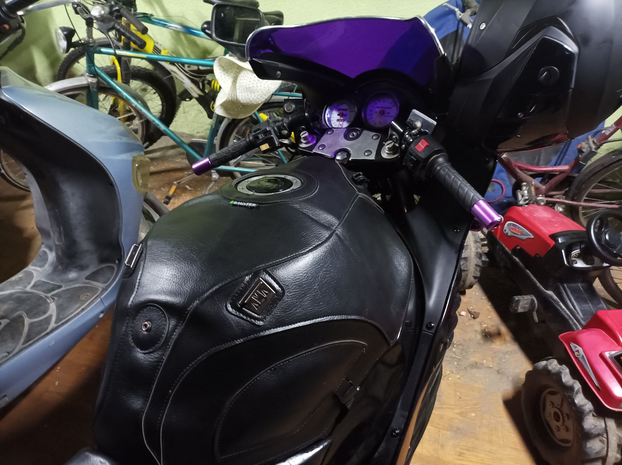 Motocykl suzuki RF900 R 137 km