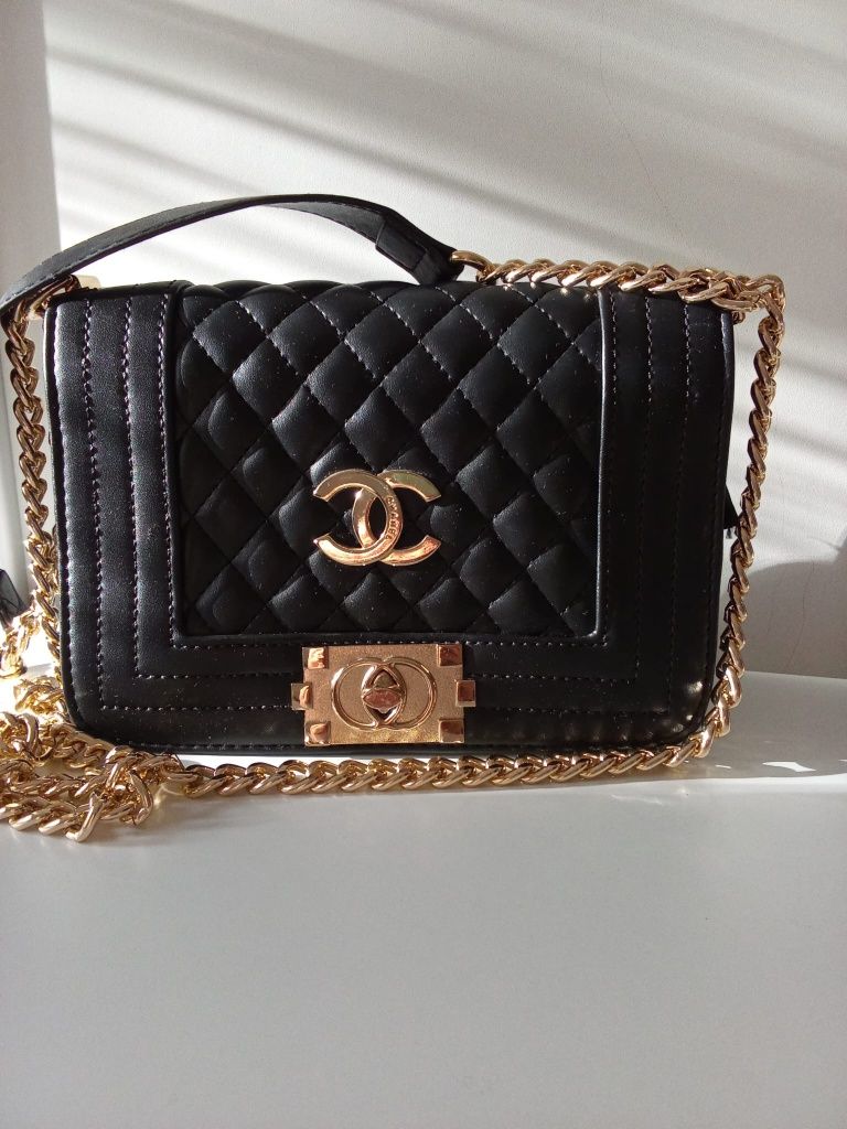 Perfect vintage  retro leather cross body bag Chanel great condition