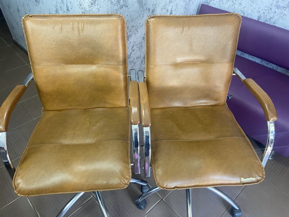 Крісло офісне/перукарське