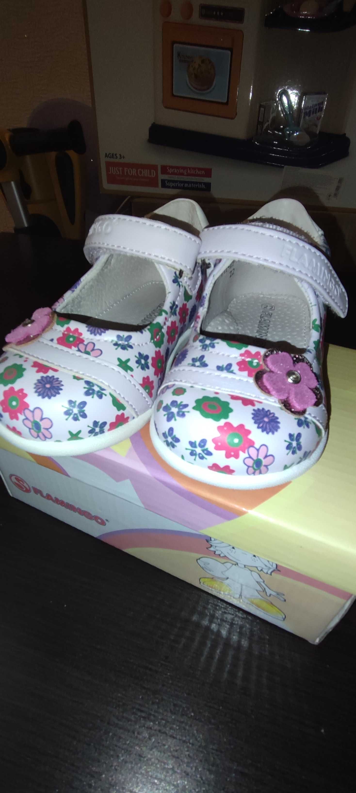 Дитячі туфлі для дівчинки