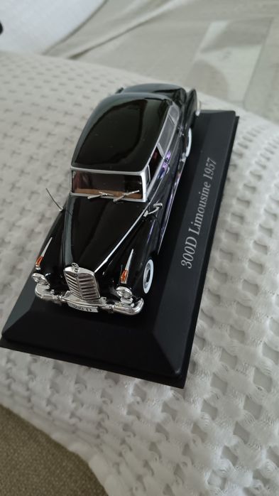 Mercedes 300D Limousine 1957. Com caixa acrílico de protecção!