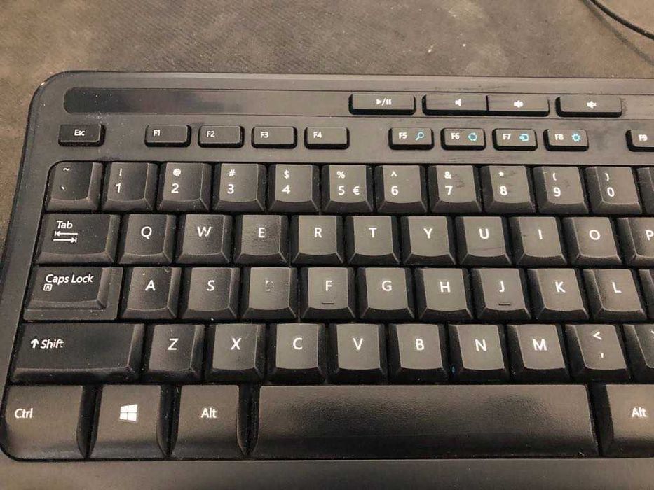 Klawiatura Microsoft Wired Keyboard 600 – USB, cicha, solidna