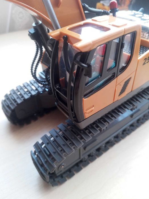 Крутий дитячий екскаватор на радіокеруванні поворотний зі звуком 1:20