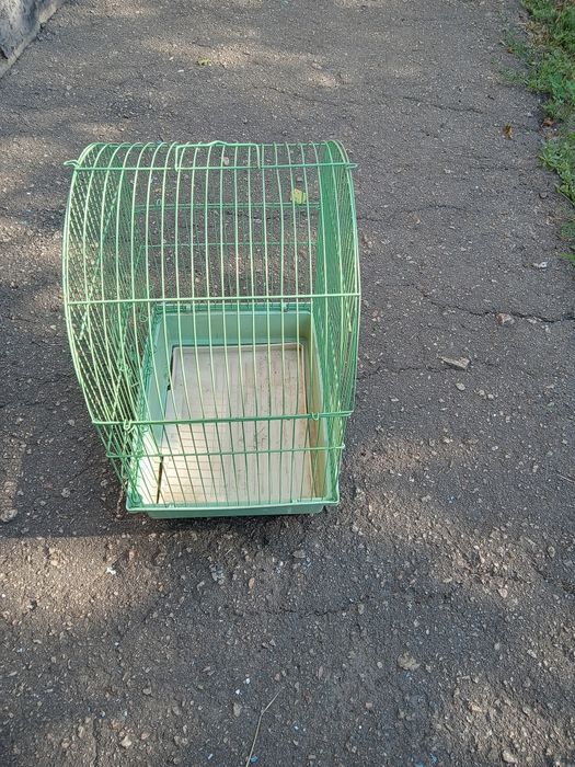 Клітка для папуги металева.