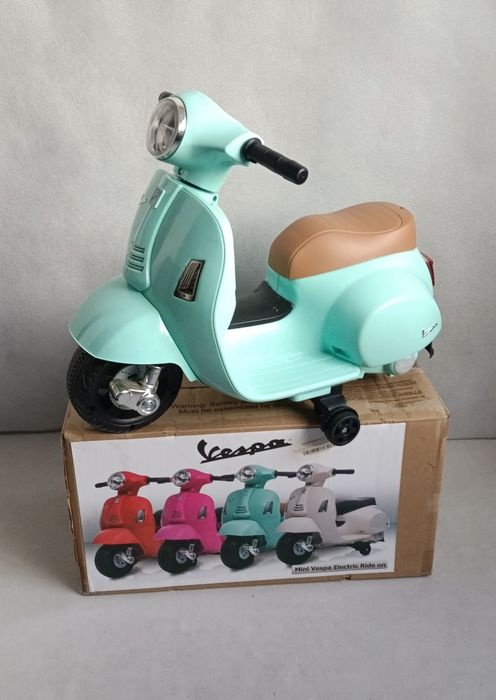 Sun Baby Jeździk na akumulator Scooter Vespa